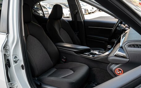 Toyota Camry, 2019 год, 2 390 000 рублей, 8 фотография