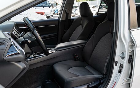Toyota Camry, 2019 год, 2 390 000 рублей, 10 фотография