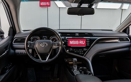 Toyota Camry, 2019 год, 2 390 000 рублей, 6 фотография