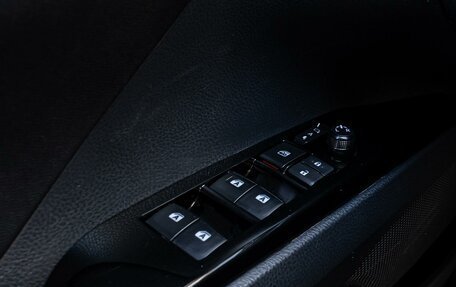 Toyota Camry, 2019 год, 2 390 000 рублей, 19 фотография