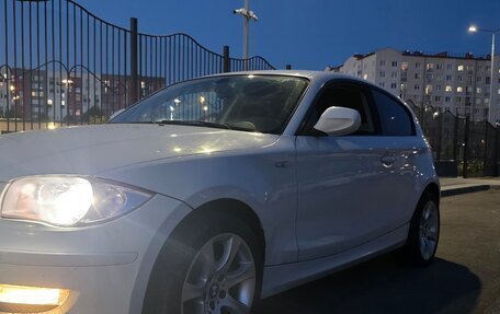 BMW 1 серия, 2011 год, 910 000 рублей, 2 фотография