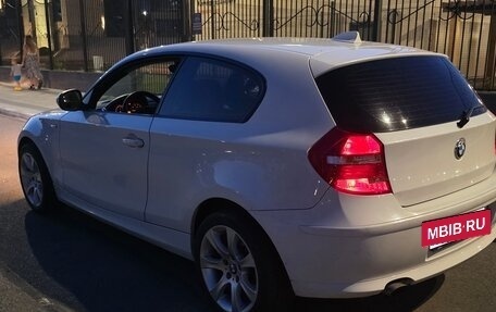 BMW 1 серия, 2011 год, 910 000 рублей, 4 фотография