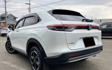 Honda Vezel, 2023 год, 1 860 000 рублей, 3 фотография