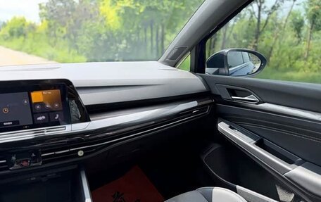 Volkswagen Golf VIII, 2021 год, 1 510 000 рублей, 18 фотография