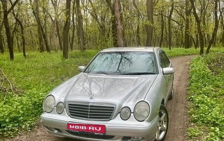 Mercedes-Benz E-Класс, 2001 год, 390 000 рублей, 1 фотография