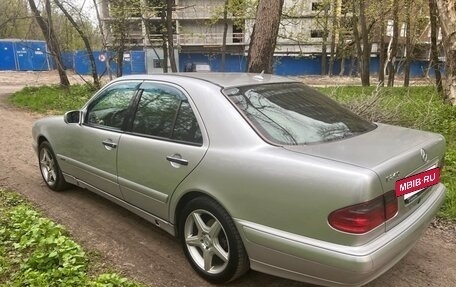 Mercedes-Benz E-Класс, 2001 год, 390 000 рублей, 4 фотография