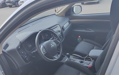 Mitsubishi Outlander III рестайлинг 3, 2012 год, 1 200 000 рублей, 10 фотография