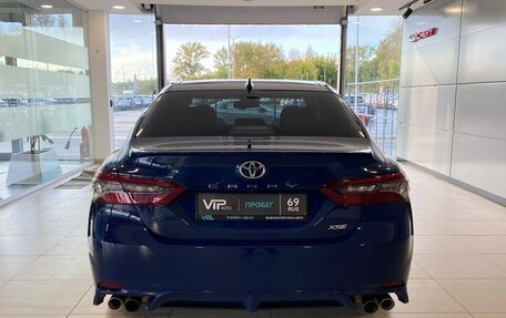 Toyota Camry, 2022 год, 3 100 000 рублей, 5 фотография