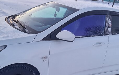 Hyundai Solaris II рестайлинг, 2015 год, 895 000 рублей, 13 фотография