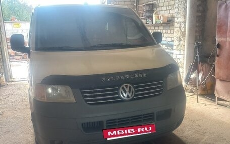 Volkswagen Transporter T5 рестайлинг, 2005 год, 1 010 000 рублей, 2 фотография