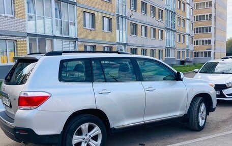 Toyota Highlander III, 2013 год, 1 900 000 рублей, 3 фотография