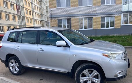 Toyota Highlander III, 2013 год, 1 900 000 рублей, 5 фотография