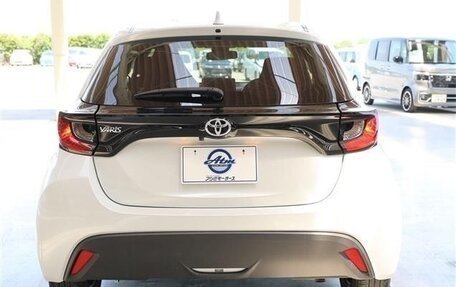 Toyota Yaris, 2023 год, 750 000 рублей, 4 фотография