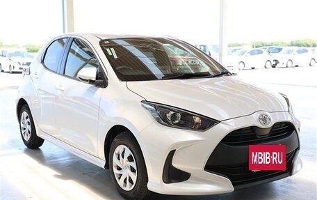 Toyota Yaris, 2023 год, 750 000 рублей, 3 фотография