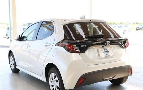 Toyota Yaris, 2023 год, 750 000 рублей, 5 фотография