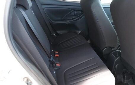 Toyota Yaris, 2023 год, 750 000 рублей, 12 фотография