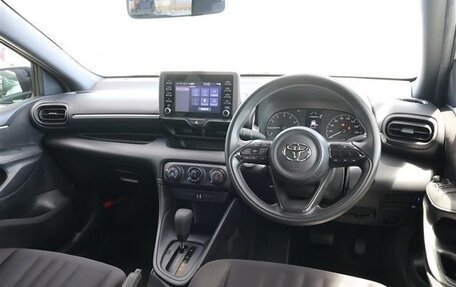 Toyota Yaris, 2023 год, 750 000 рублей, 10 фотография