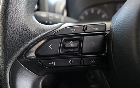 Toyota Yaris, 2023 год, 750 000 рублей, 17 фотография