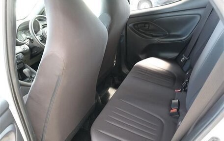 Toyota Yaris, 2023 год, 750 000 рублей, 15 фотография