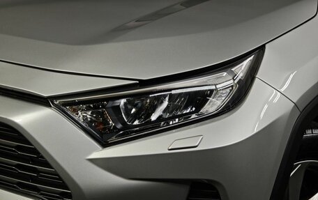Toyota RAV4, 2020 год, 2 443 000 рублей, 10 фотография