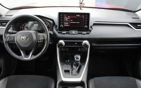 Toyota RAV4, 2021 год, 3 700 000 рублей, 8 фотография