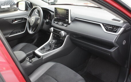 Toyota RAV4, 2021 год, 3 700 000 рублей, 9 фотография