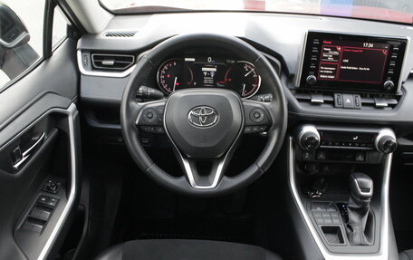 Toyota RAV4, 2021 год, 3 700 000 рублей, 10 фотография