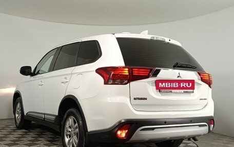 Mitsubishi Outlander III рестайлинг 3, 2018 год, 1 920 000 рублей, 5 фотография