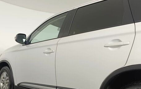 Mitsubishi Outlander III рестайлинг 3, 2018 год, 1 920 000 рублей, 19 фотография