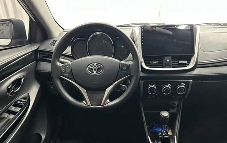 Toyota Yaris XP150 рестайлинг, 2022 год, 1 300 030 рублей, 8 фотография
