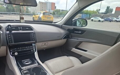 Jaguar XE I рестайлинг, 2015 год, 2 100 000 рублей, 10 фотография