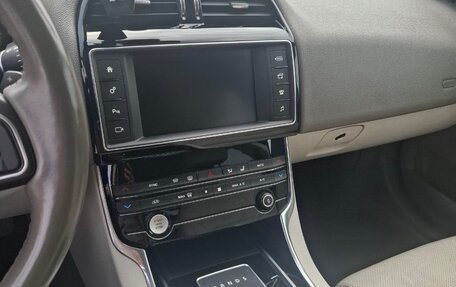 Jaguar XE I рестайлинг, 2015 год, 2 100 000 рублей, 7 фотография