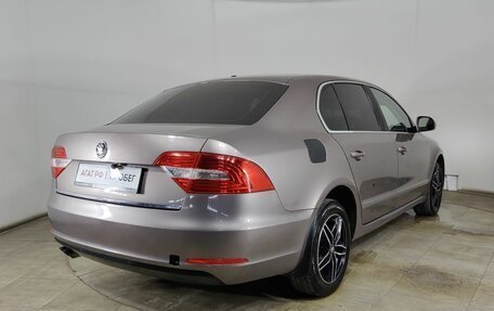 Skoda Superb III рестайлинг, 2013 год, 780 000 рублей, 7 фотография