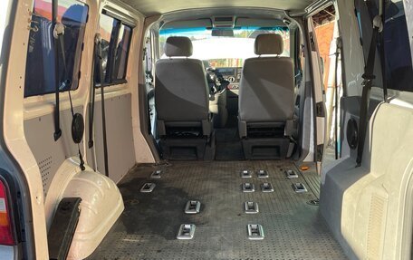 Volkswagen Transporter T5 рестайлинг, 2005 год, 1 000 000 рублей, 18 фотография