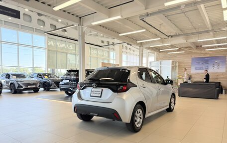 Toyota Yaris, 2021 год, 1 179 000 рублей, 6 фотография