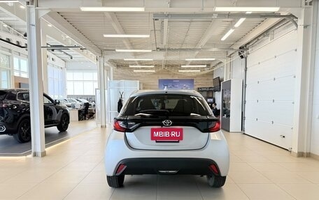 Toyota Yaris, 2021 год, 1 179 000 рублей, 5 фотография