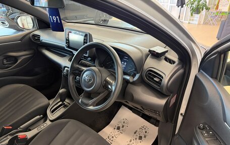 Toyota Yaris, 2021 год, 1 179 000 рублей, 10 фотография