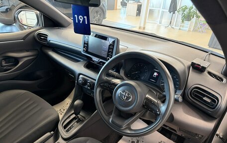 Toyota Yaris, 2021 год, 1 179 000 рублей, 11 фотография