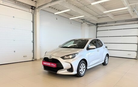 Toyota Yaris, 2021 год, 1 179 000 рублей, 2 фотография