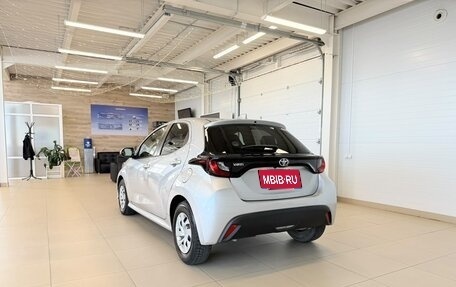 Toyota Yaris, 2021 год, 1 179 000 рублей, 4 фотография