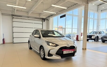 Toyota Yaris, 2021 год, 1 179 000 рублей, 8 фотография