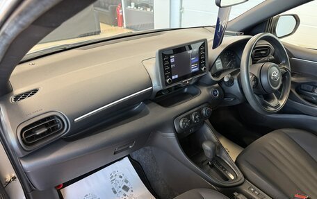 Toyota Yaris, 2021 год, 1 179 000 рублей, 13 фотография