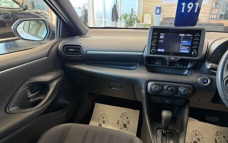 Toyota Yaris, 2021 год, 1 179 000 рублей, 14 фотография