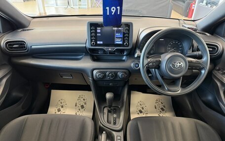 Toyota Yaris, 2021 год, 1 179 000 рублей, 16 фотография