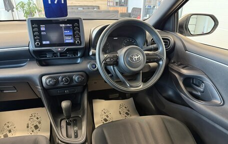 Toyota Yaris, 2021 год, 1 179 000 рублей, 15 фотография