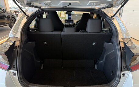Toyota Yaris, 2021 год, 1 179 000 рублей, 20 фотография
