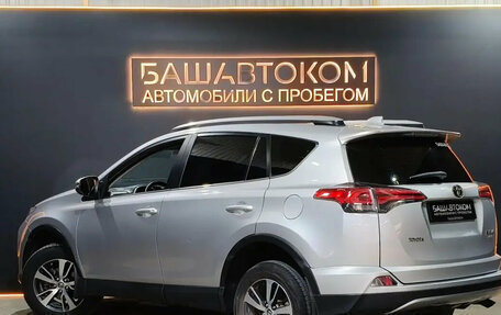 Toyota RAV4, 2017 год, 2 295 000 рублей, 5 фотография