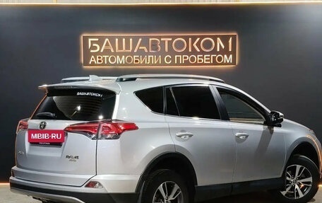 Toyota RAV4, 2017 год, 2 295 000 рублей, 6 фотография