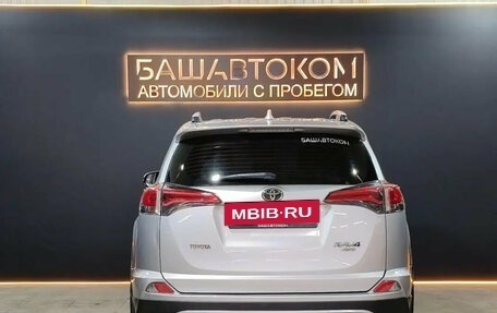 Toyota RAV4, 2017 год, 2 295 000 рублей, 4 фотография