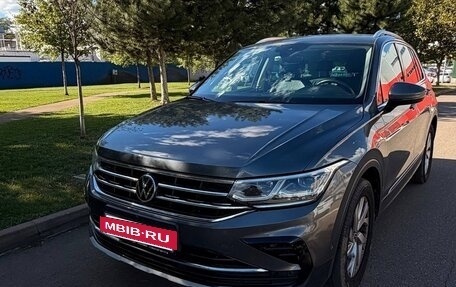 Volkswagen Tiguan II, 2021 год, 2 999 000 рублей, 2 фотография